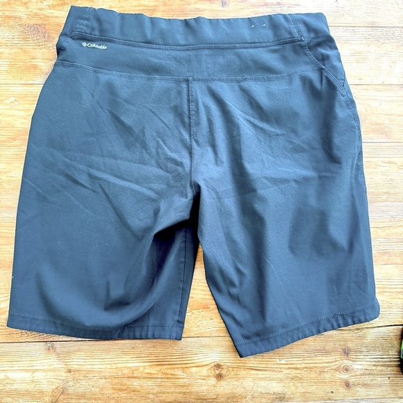 Columbia Women's Black Performance Athletic Workout Gym Stretch Shorts XL‎ GUC - Picture 3 of 9